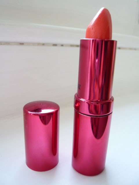 Read more about the article Yardley SuperMoist Lipsticks