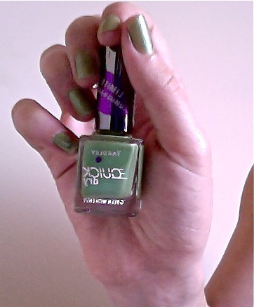 Read more about the article Yardley Quick Dry Nail Varnish in Green with Envy