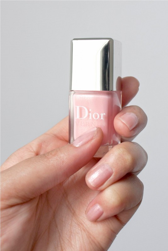 Read more about the article Dior Vernis Nail Varnish in 253 Rose Dauphine/Pink Icing