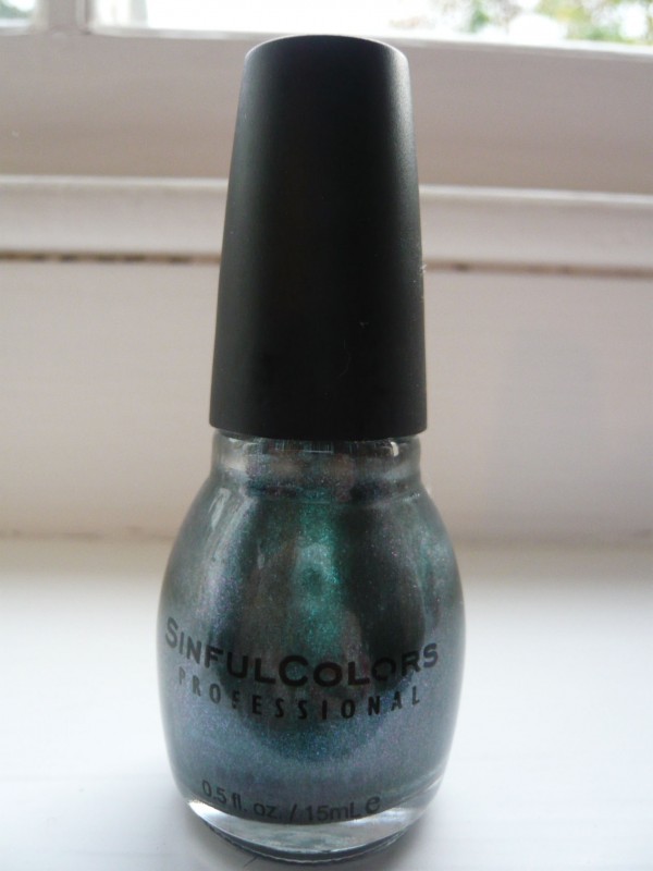 Read more about the article SinfulColors Professional Nail Polish – Deep Turquoise with Blue Shimmers