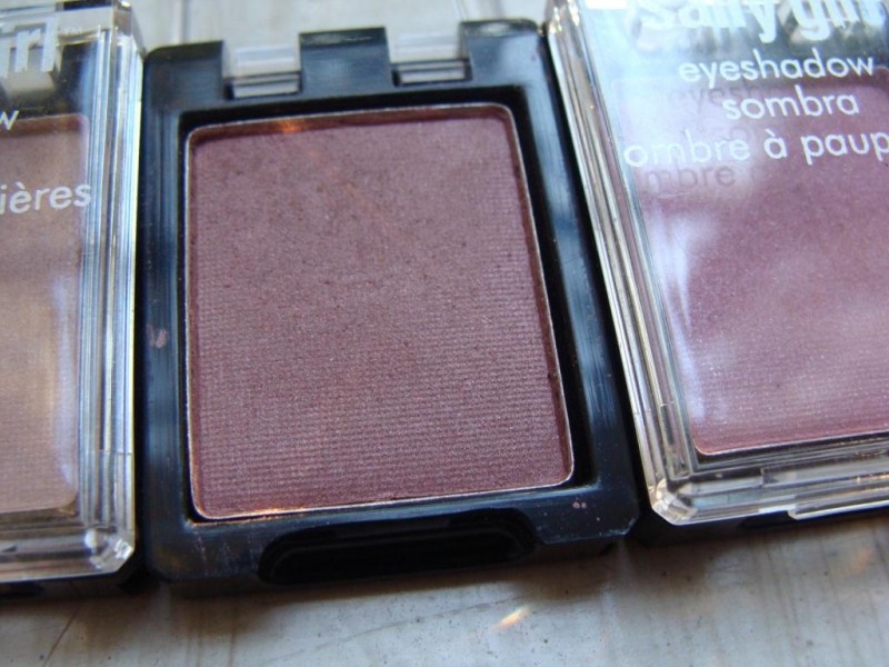 Read more about the article Sally Girl Eyeshadow in Cranberry