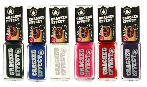 Read more about the article Cracked Effect Nail Polish