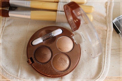 Read more about the article BOURJOIS SMOKY EYES TRIO EYESHADOW