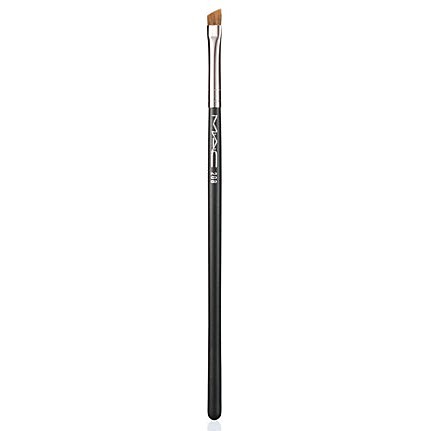 Read more about the article MAC 208 Angled Brush