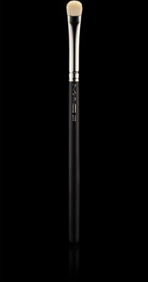 Read more about the article MAC -239 Eye Shader Brush