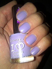 Read more about the article Rimmel Lasting Finish Nail Polish – ♥ June Product Review ♥