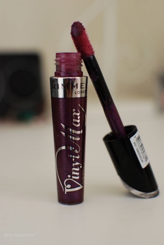 Read more about the article Rimmel Vinly Max Lipgloss