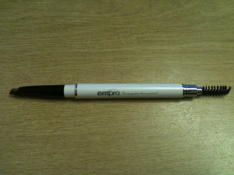 Read more about the article Empro triangular brow pencil