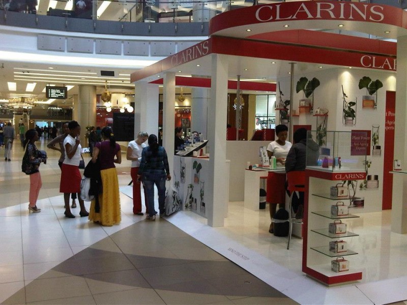 Read more about the article Clarins Pop up podium