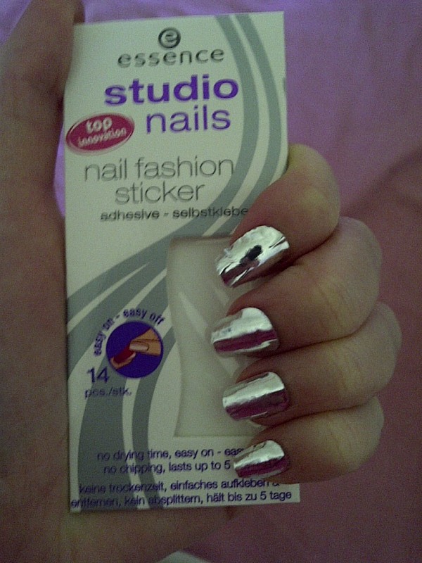 Read more about the article Essence studio nails nail fashion stickers