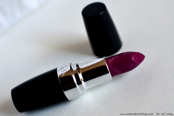 Read more about the article Avon Ultra Color Rich Moisture Seduction in Plum Gorgeous