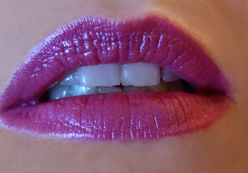 Read more about the article 50 Shades of Lustful Lipstick – 2True Colour Drench No. 5