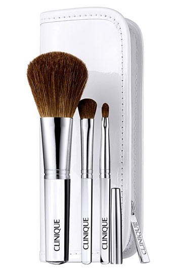 Read more about the article Clinique Brush Set