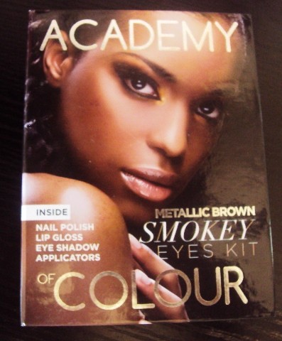 Read more about the article Metallic Brown Smokey Eyes Kit