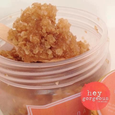 Read more about the article Honey & Oatmeal Facial Scrub