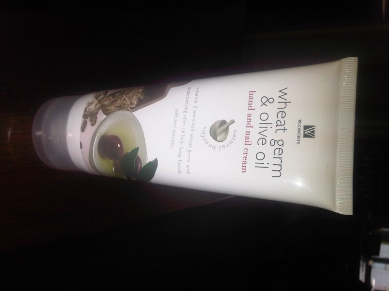 Read more about the article Woolworths wheat germ & olive oil hand & nail cream