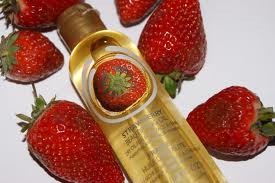 Read more about the article The Body Shop – Strawberry Beautifying Oil