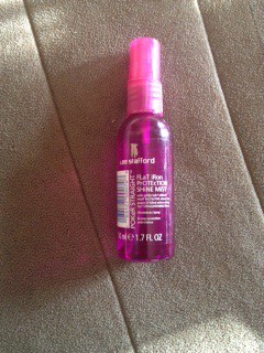 Read more about the article Lee Stafford flat iron protection shine mist