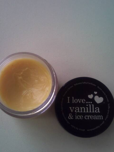 Read more about the article I love.. vanilla & ice cream glossy lip balm