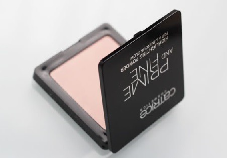 Read more about the article Catrice Prime and Fine Highlighting Powder