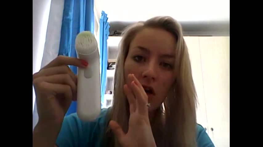 Read more about the article Clinique Sonic System Cleansing Brush Review