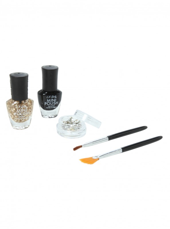 Read more about the article LA Girl Gold Studs Nail Kit