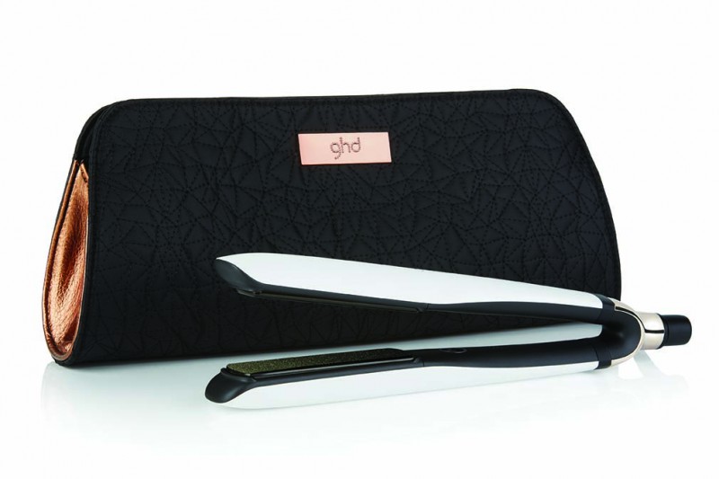 Read more about the article GHD white platinum styler gift set