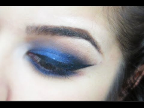 Read more about the article Royal Blue Smokey Eye